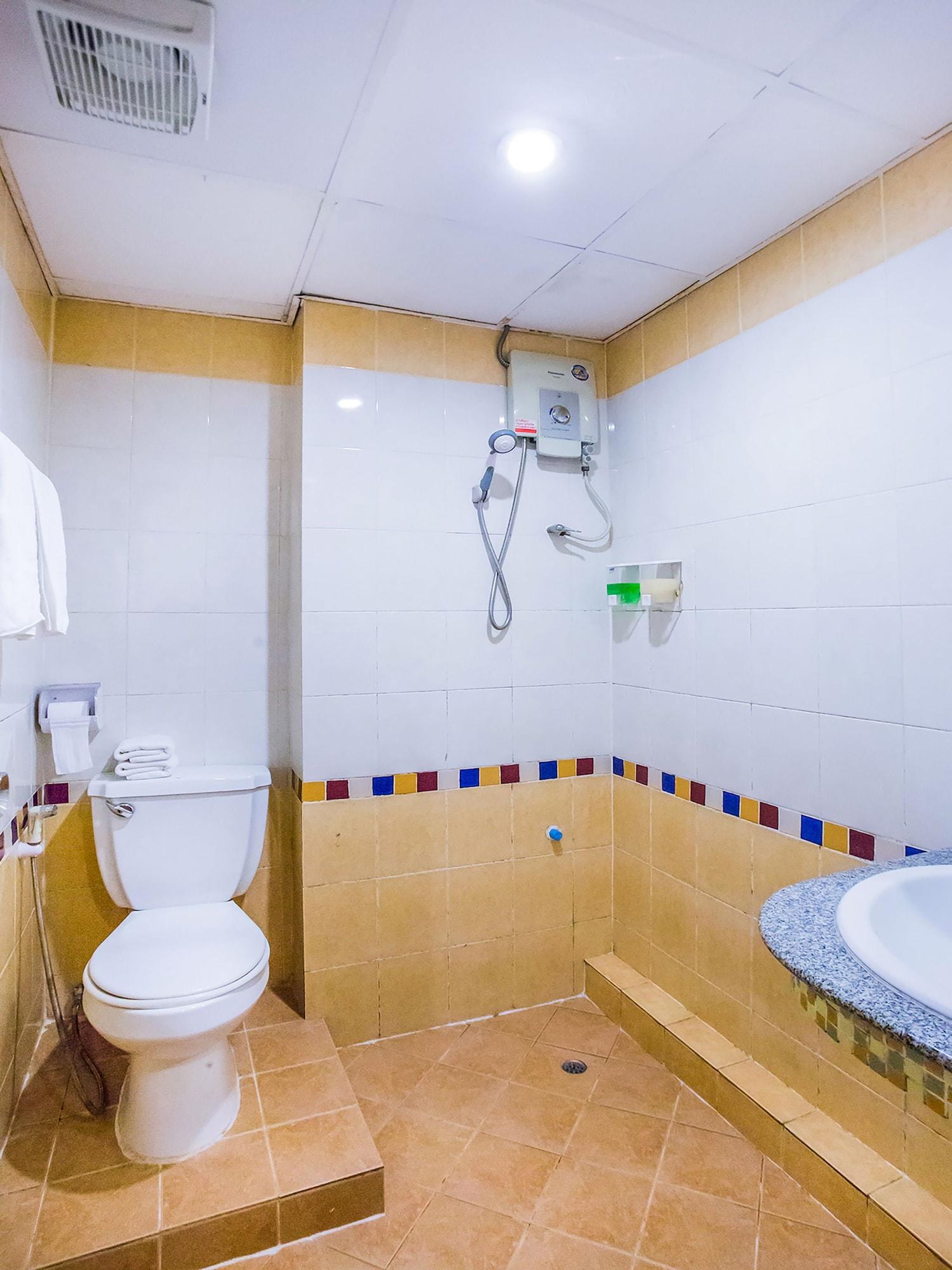 Atlas Bangkok Hotel Екстериор снимка